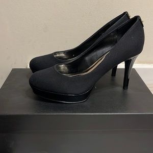 Tahari Sophia Platform Pump